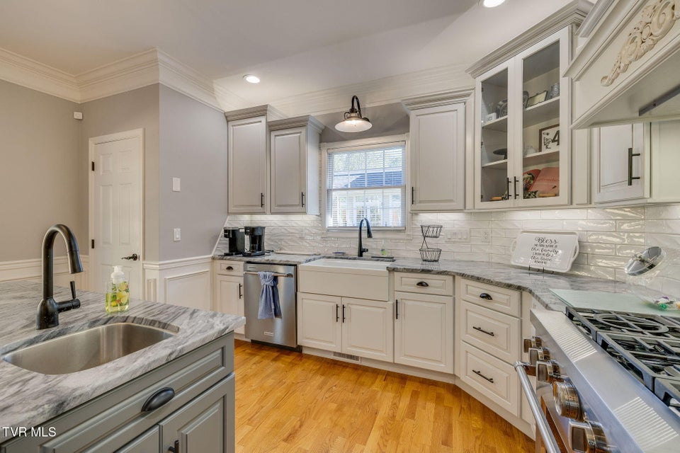 Photo #23: 205 Rosehaven Court