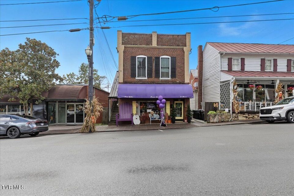 Photo #4: 147 Main Street