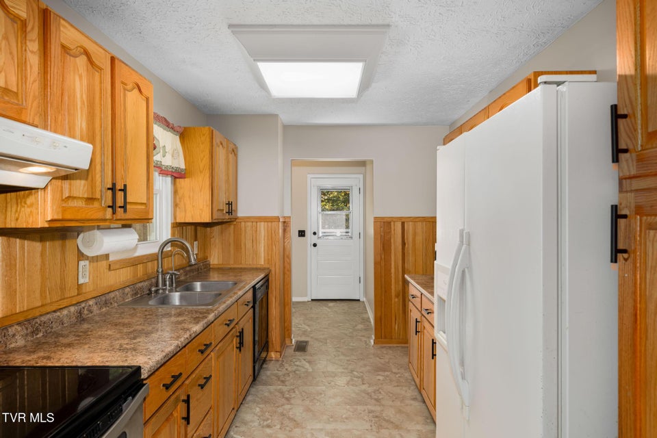 Photo #44: 2028 Shingletown Road