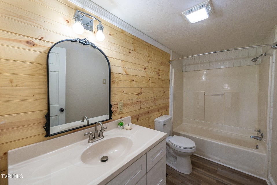 Photo #11: 244 Chapel Street