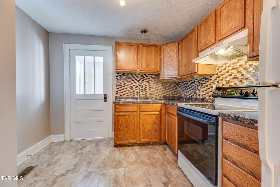 Photo #10: 129 Holcomb Street