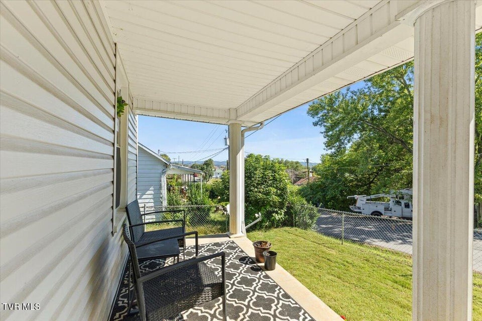 Photo #7: 1620 Lake Street