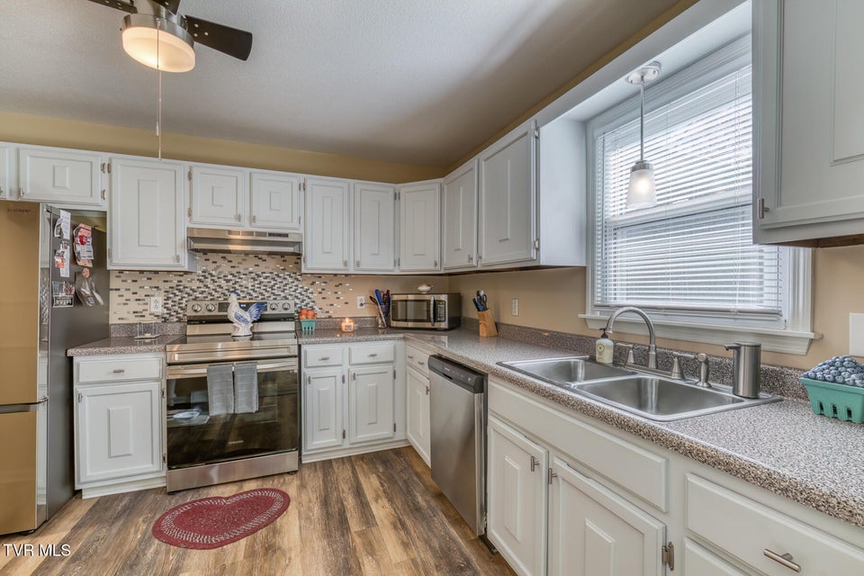 Photo #8: 109 Canterbury Lane