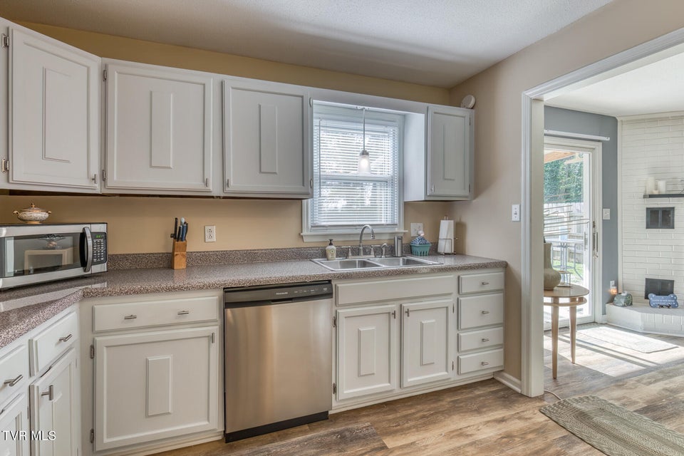 Photo #9: 109 Canterbury Lane