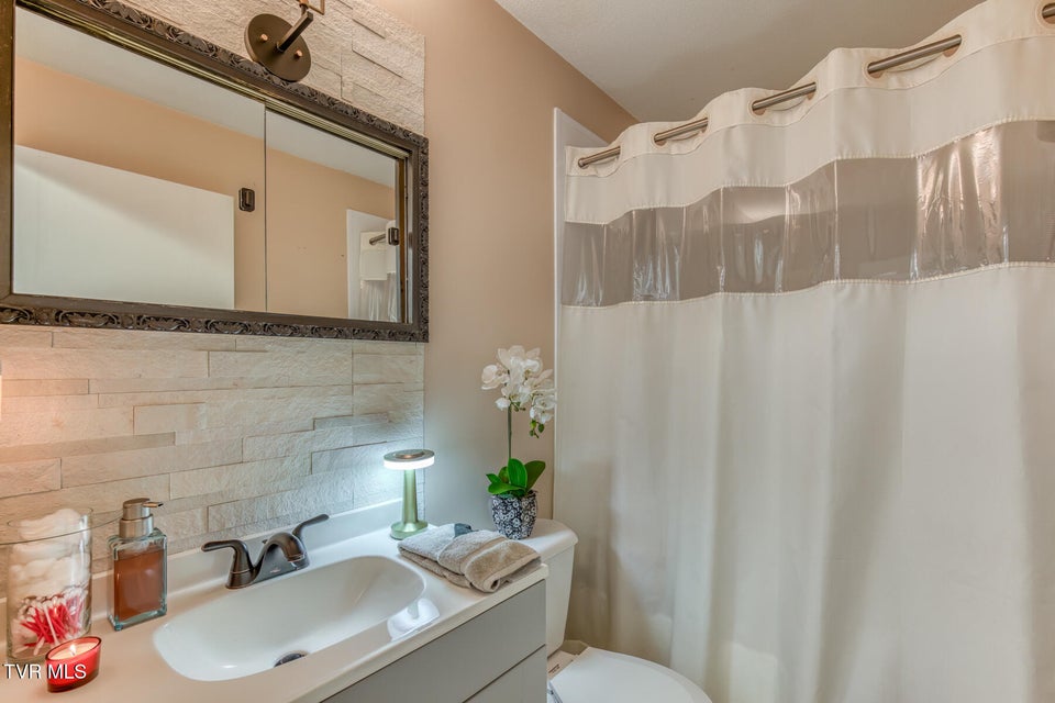 Photo #11: 109 Canterbury Lane