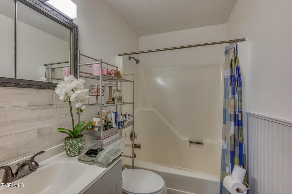 Photo #16: 109 Canterbury Lane