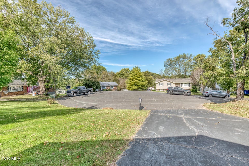 Photo #33: 109 Canterbury Lane