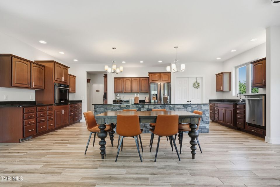 Photo #17: 534 Buckingham Road