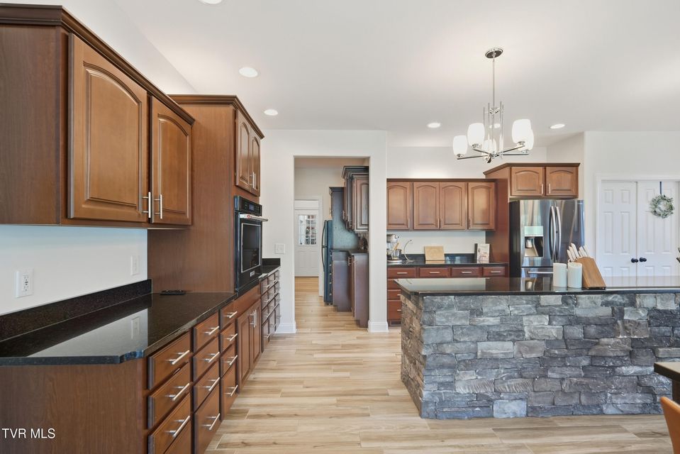 Photo #18: 534 Buckingham Road