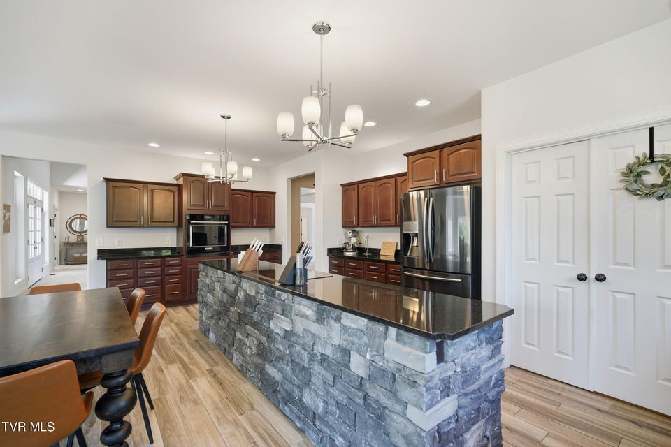 Photo #21: 534 Buckingham Road