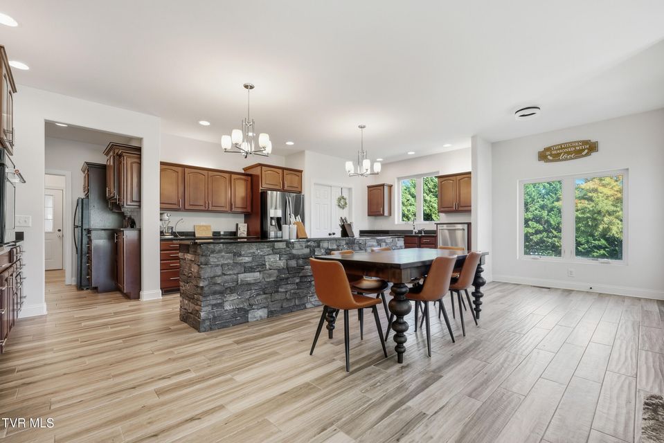 Photo #15: 534 Buckingham Road