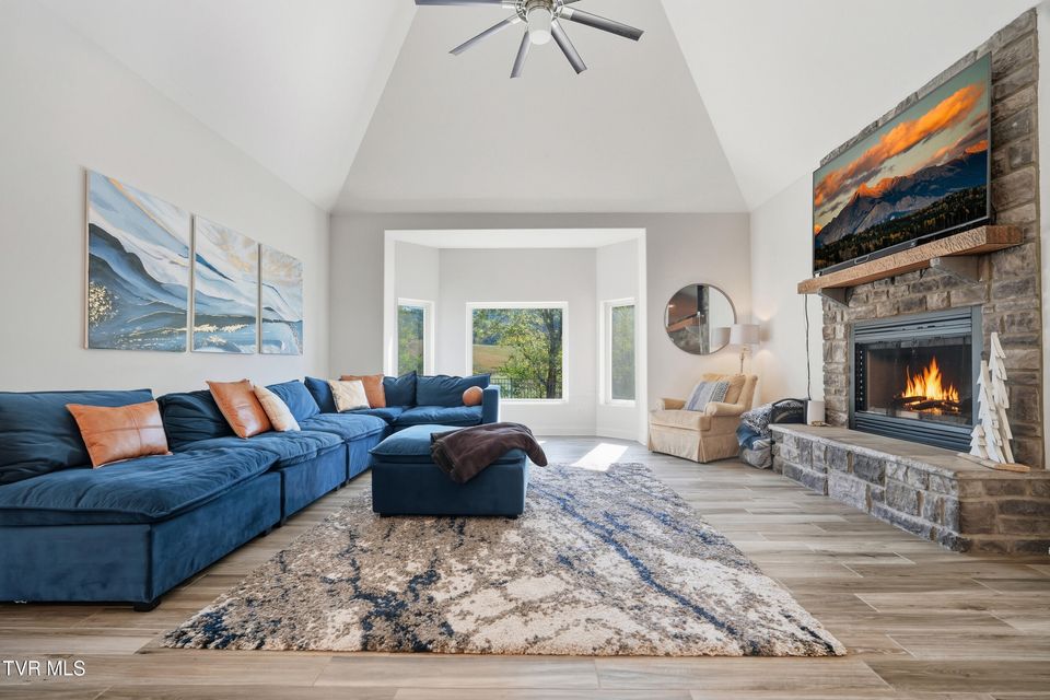 Photo #22: 534 Buckingham Road