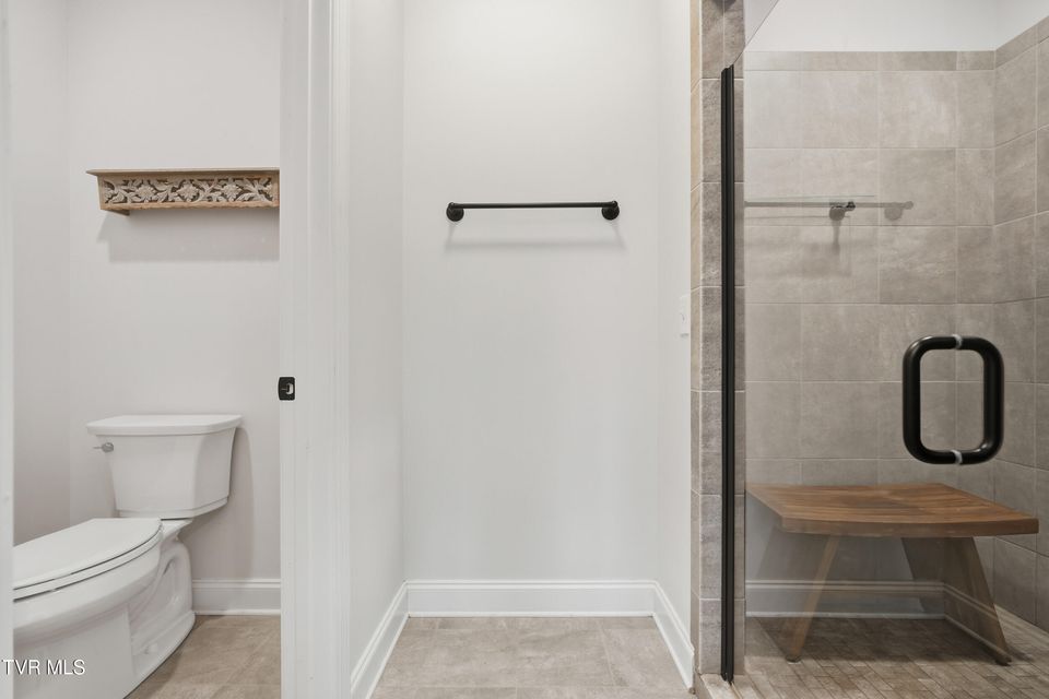 Photo #32: 534 Buckingham Road