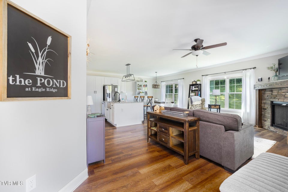 Photo #8: 306 Silver Oak Trail