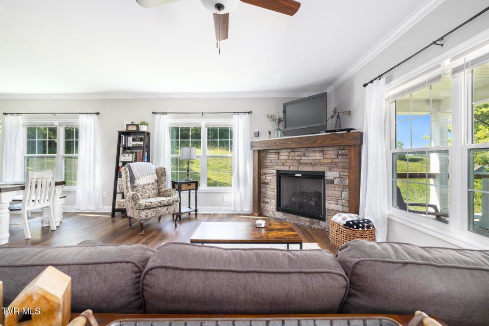 Photo #9: 306 Silver Oak Trail