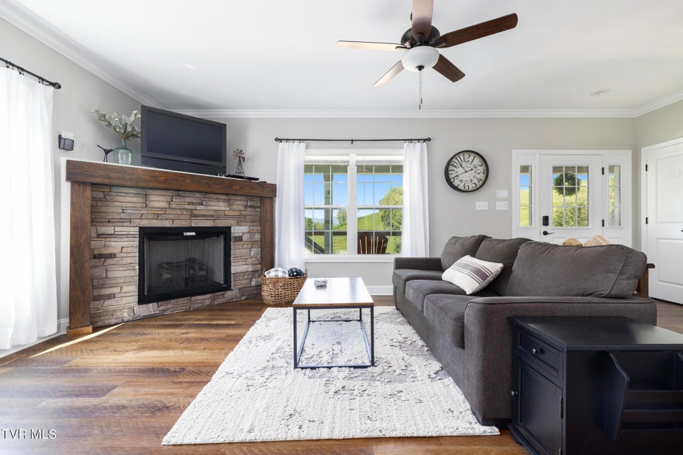 Photo #10: 306 Silver Oak Trail