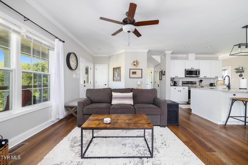 Photo #12: 306 Silver Oak Trail