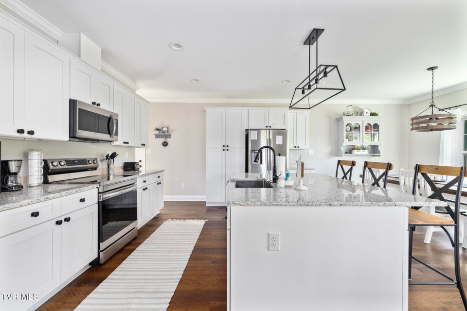 Photo #15: 306 Silver Oak Trail