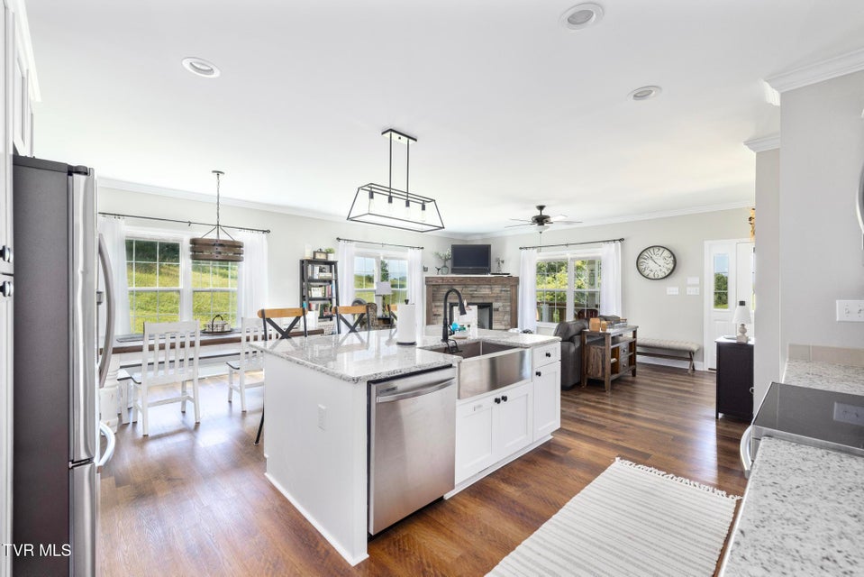 Photo #17: 306 Silver Oak Trail