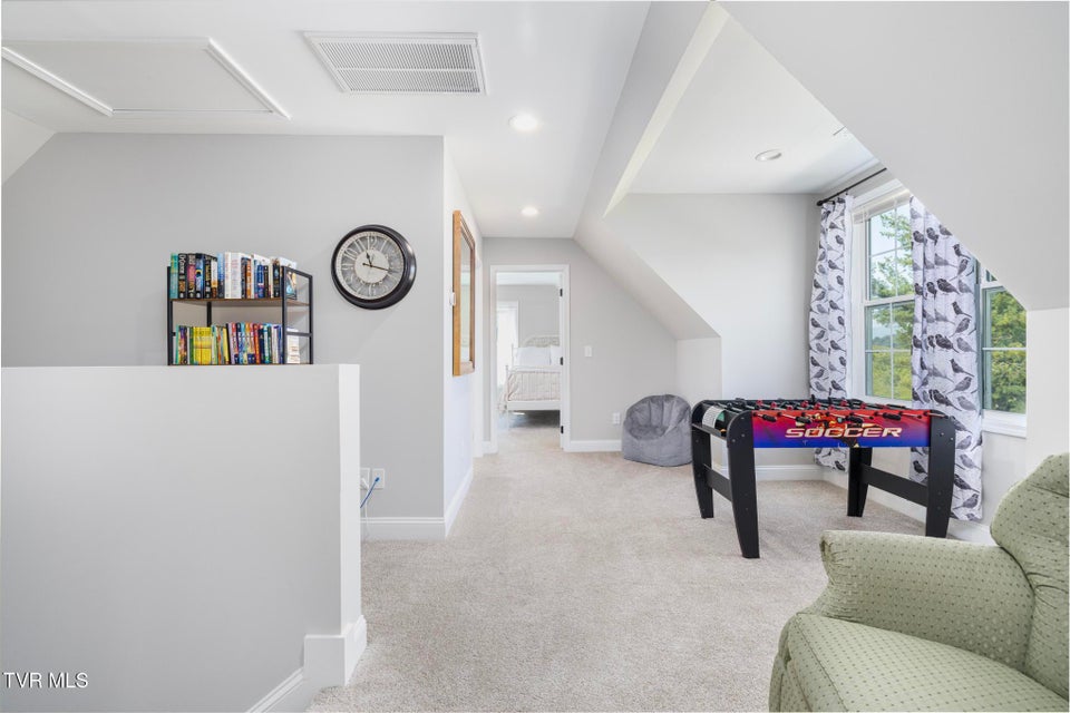 Photo #26: 306 Silver Oak Trail