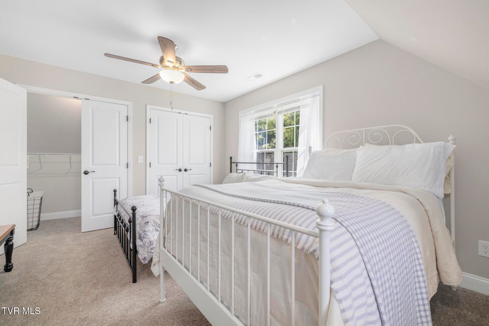 Photo #32: 306 Silver Oak Trail