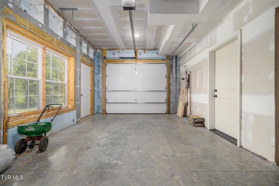 Photo #38: 306 Silver Oak Trail