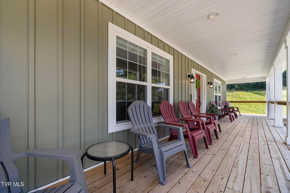 Photo #4: 306 Silver Oak Trail