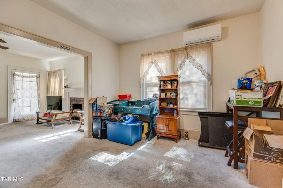 Photo #32: 722 Holston Street