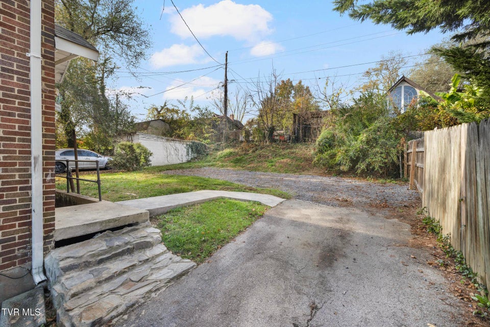 Photo #55: 722 Holston Street