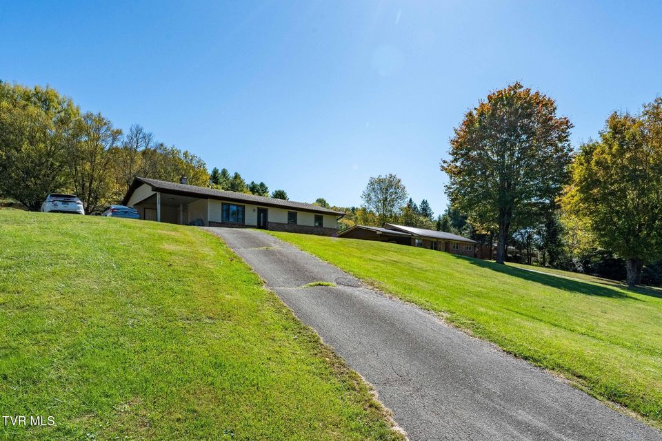 Photo #4: 358 Carr Street