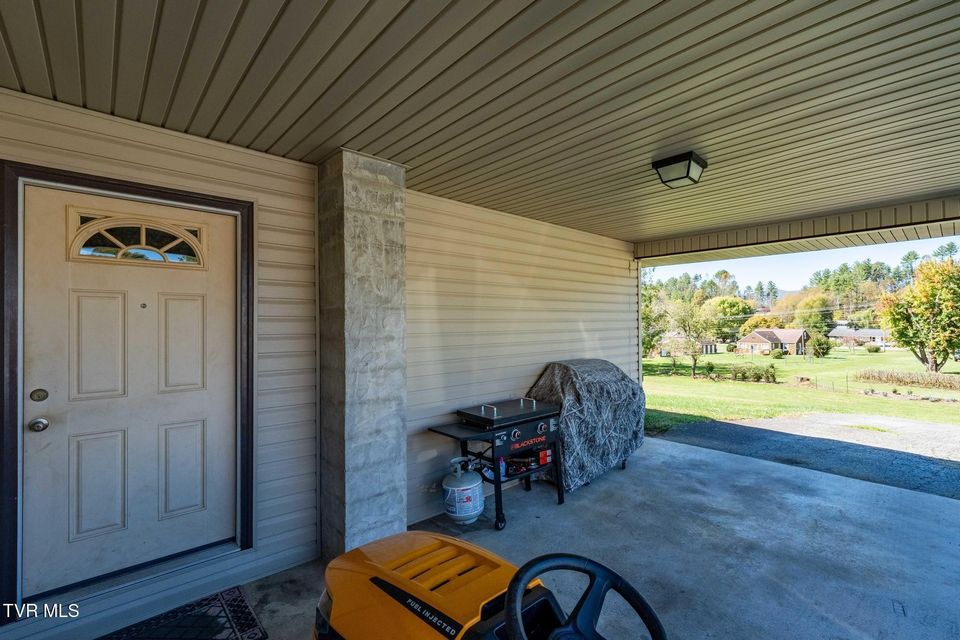 Photo #9: 358 Carr Street