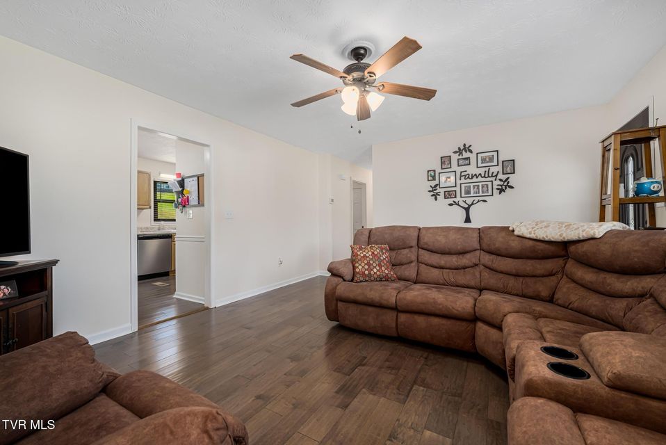 Photo #25: 358 Carr Street