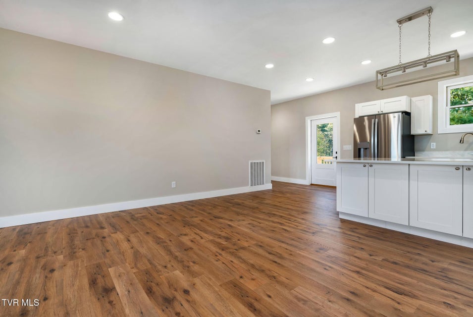 Photo #29: 297 Laurel Way