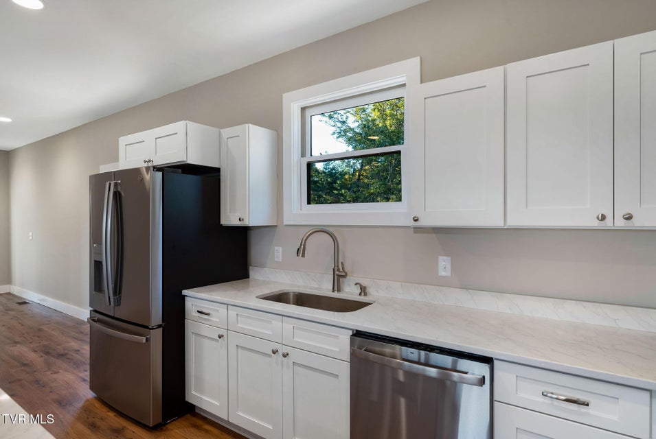 Photo #32: 297 Laurel Way