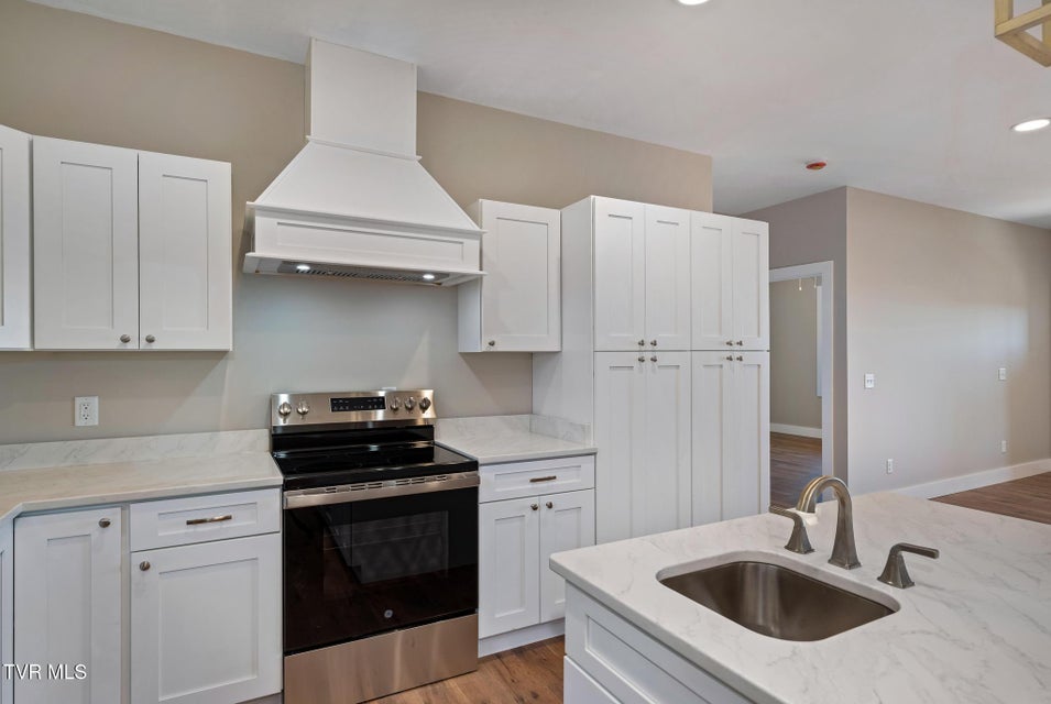 Photo #33: 297 Laurel Way