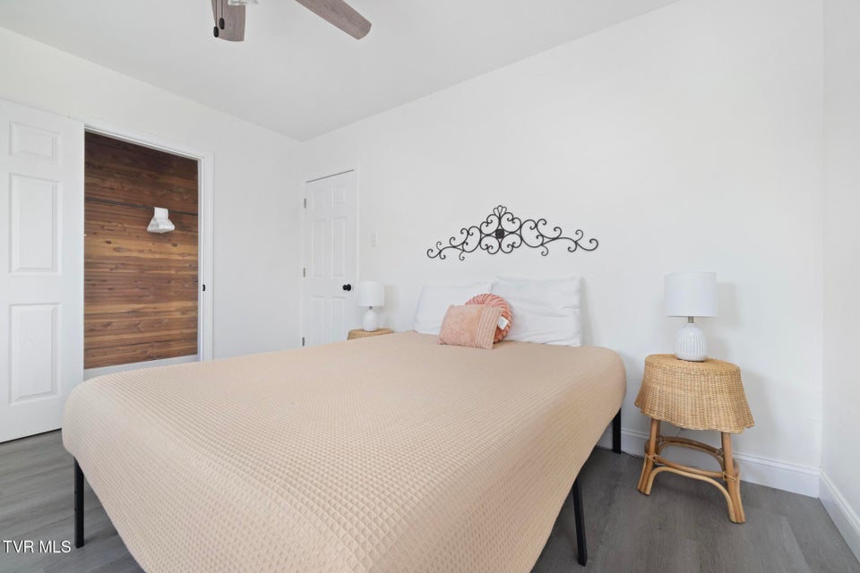 Photo #27: 722 Holston Street