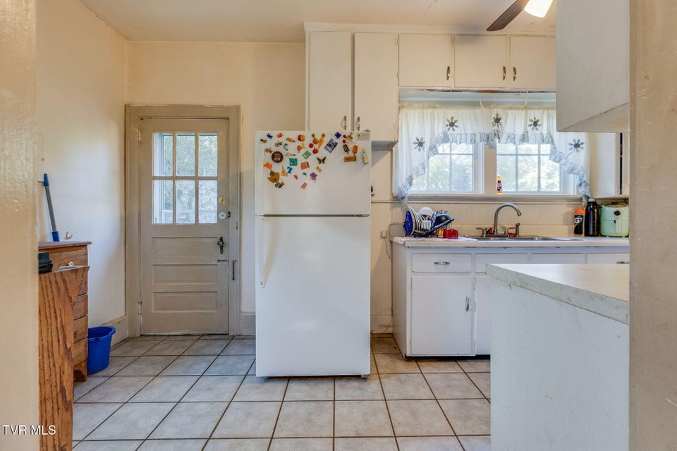 Photo #33: 722 Holston Street