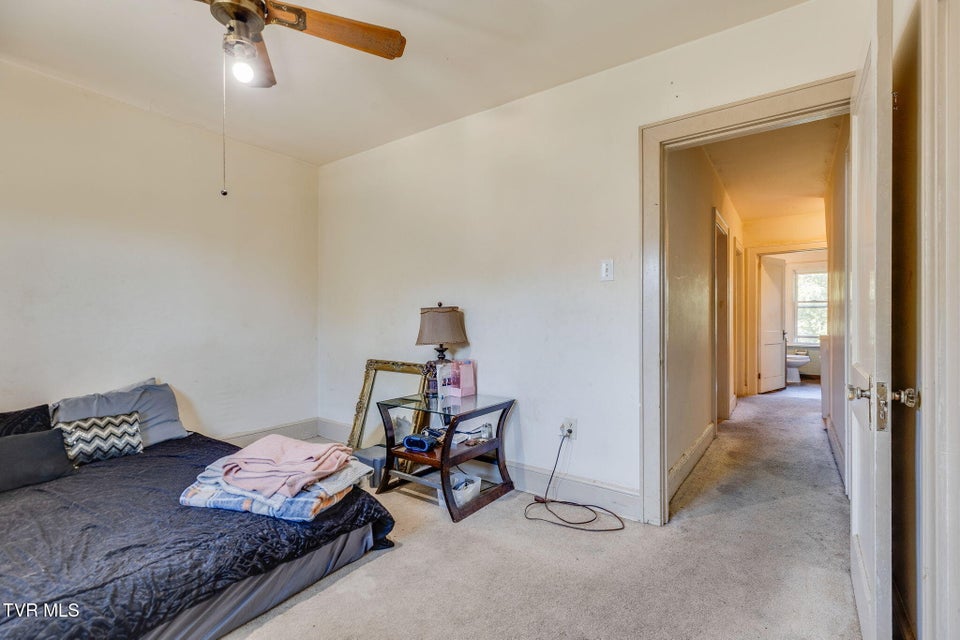 Photo #38: 722 Holston Street