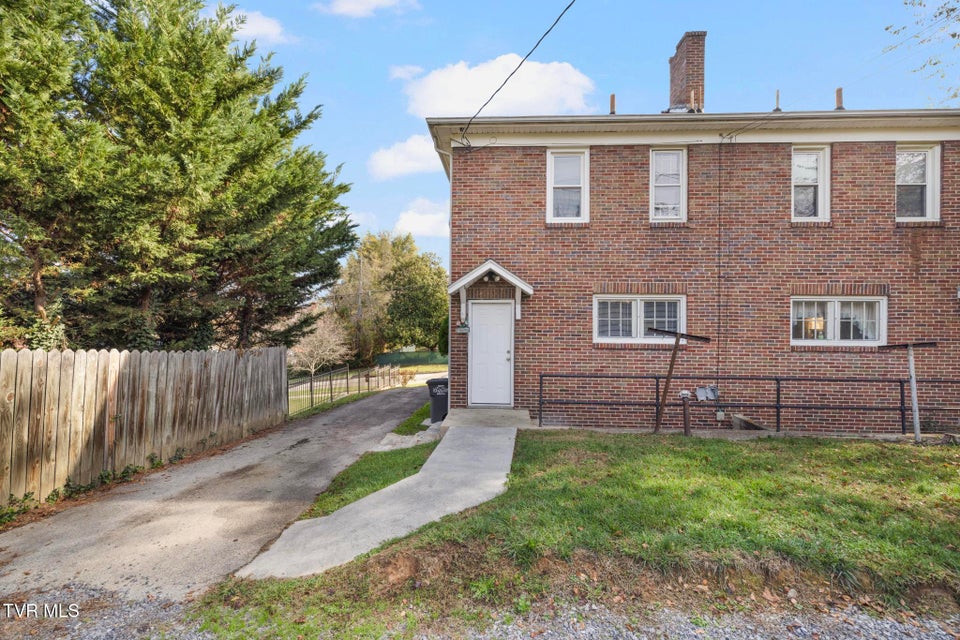 Photo #51: 722 Holston Street