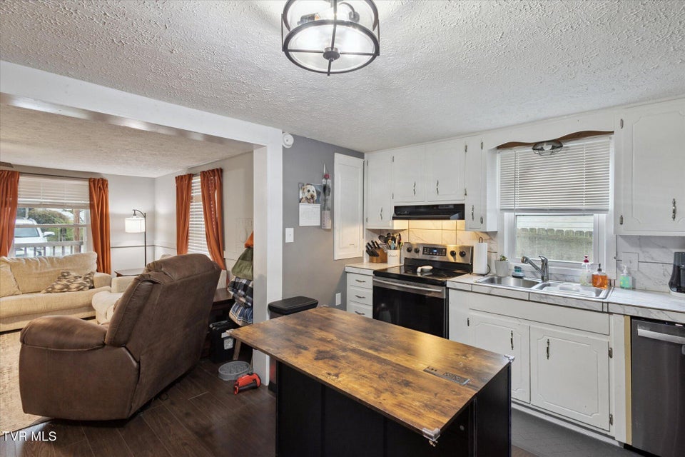 Photo #9: 225 Atlanta Avenue