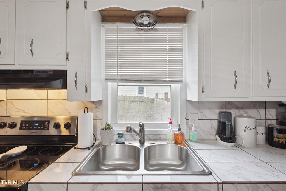 Photo #12: 225 Atlanta Avenue