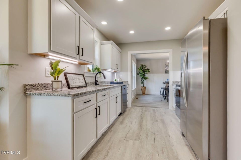 Photo #10: 108 Rosemont Street