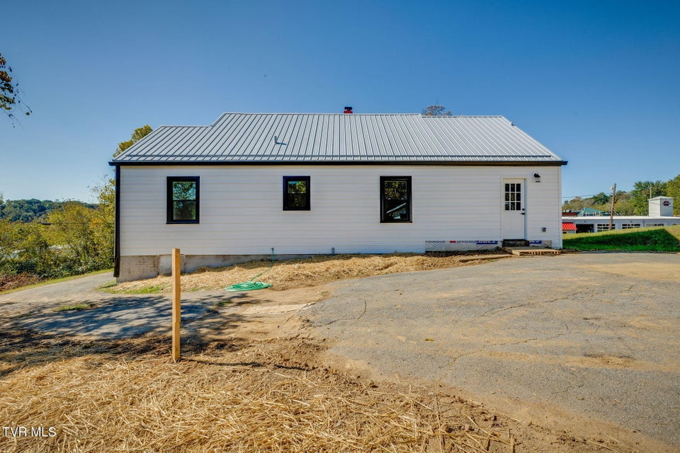 Photo #32: 108 Rosemont Street