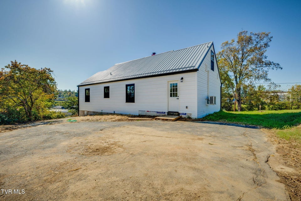 Photo #33: 108 Rosemont Street