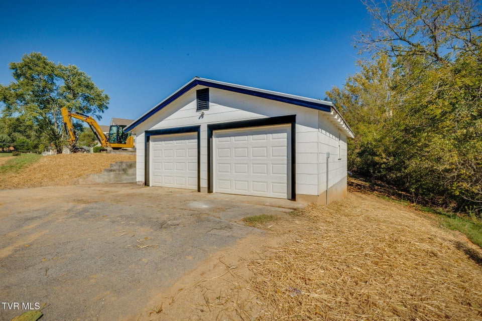 Photo #34: 108 Rosemont Street