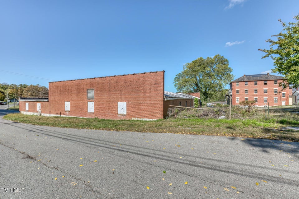 Photo #3: 129 Greenway Avenue