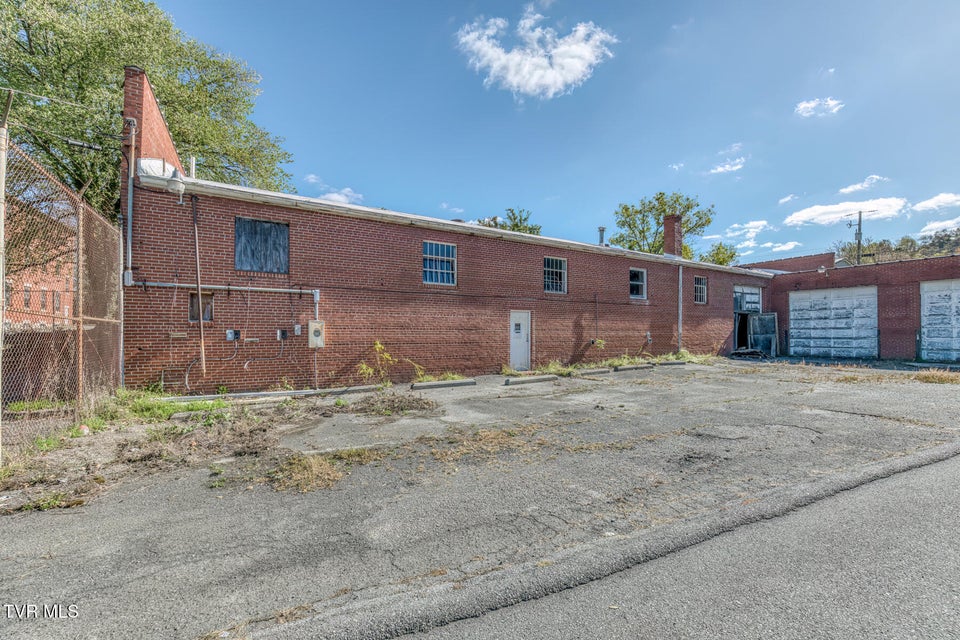 Photo #4: 129 Greenway Avenue