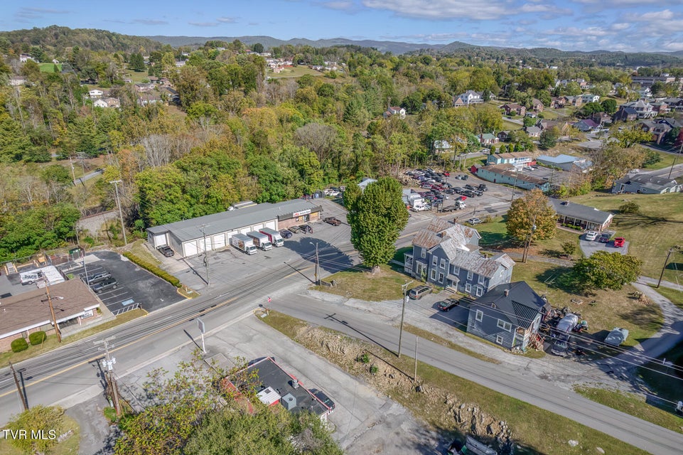 Photo #5: 129 Greenway Avenue