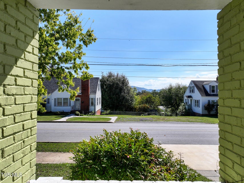 Photo #7: 706 Carson Street