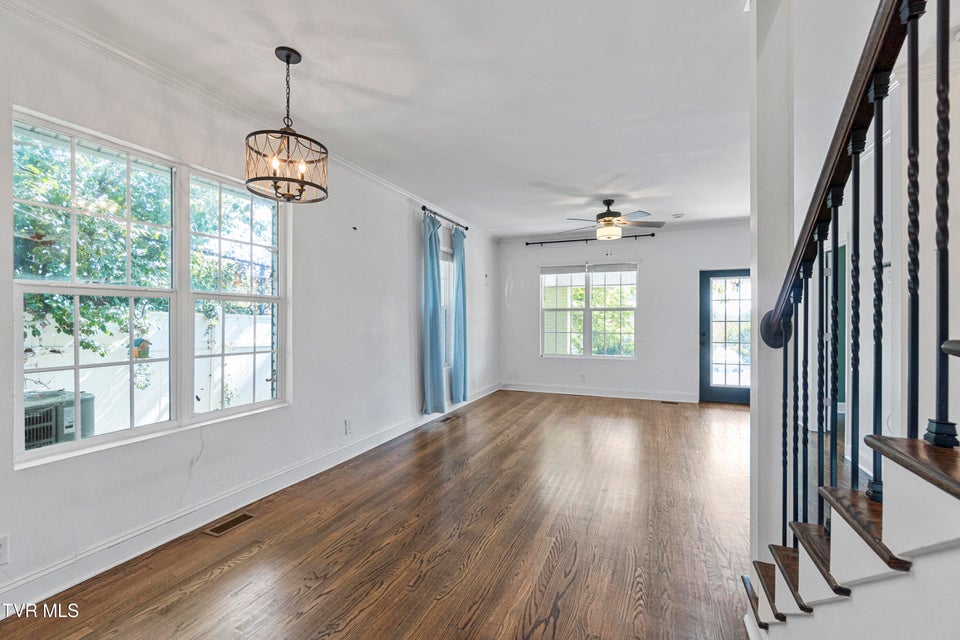 Photo #8: 706 Carson Street